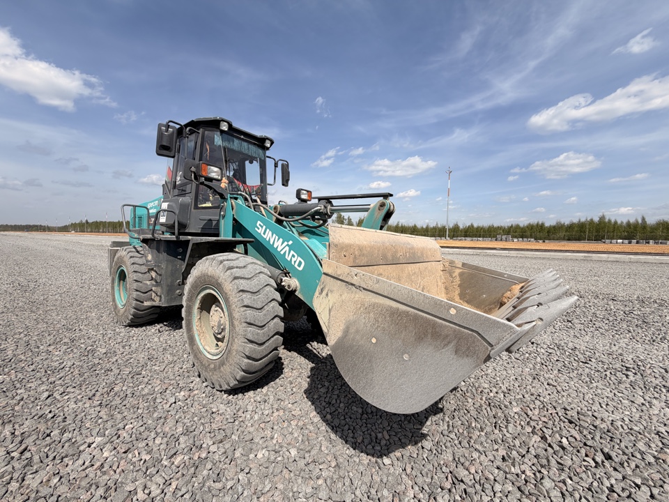 Фронтальный погрузчик SUNWARD SL31W-(2 единицы) ёмкость ковша 1.8 куба